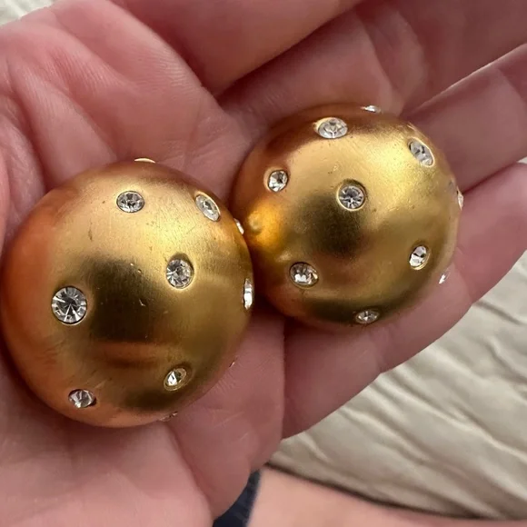 Vintage Gold tone Essex signed clip on Earrings with Rhinestones - Picture 2 of 6